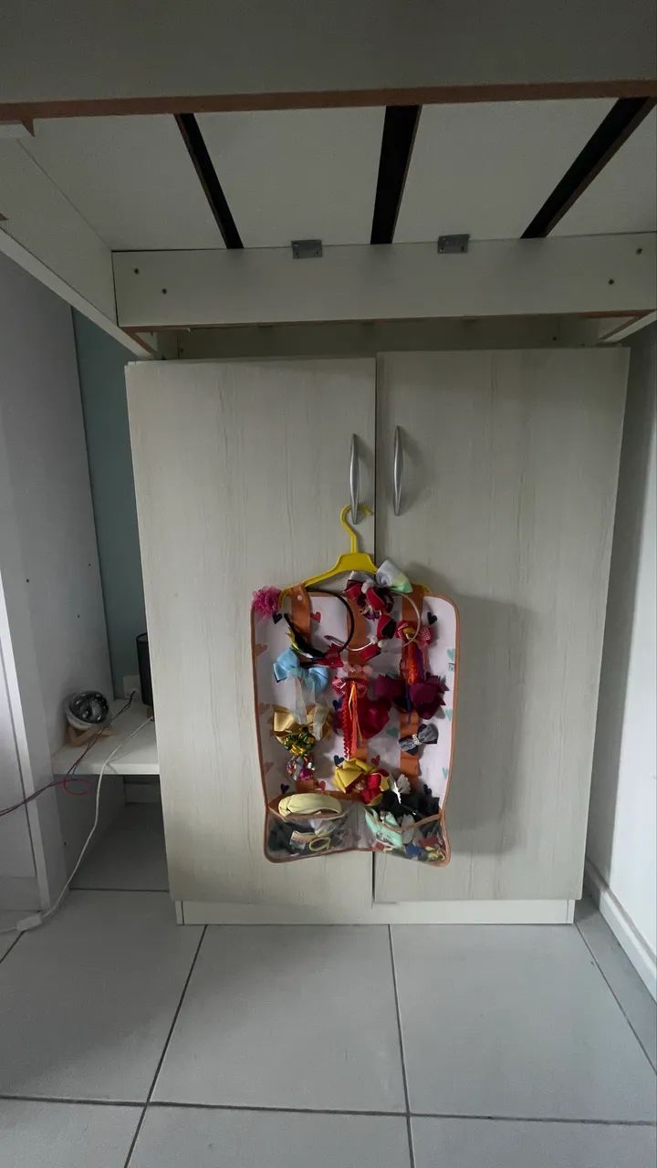 Cama Alta Funcional com Guarda-Roupa e Escrivaninha. Completa e Moderna! - Foto 3