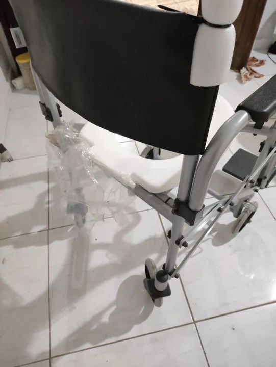 Cadeira de Banho dobrável para Idosos - Nova - Foto 5
