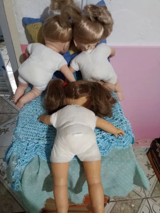 Lote com 4 bonecas  - Foto 5