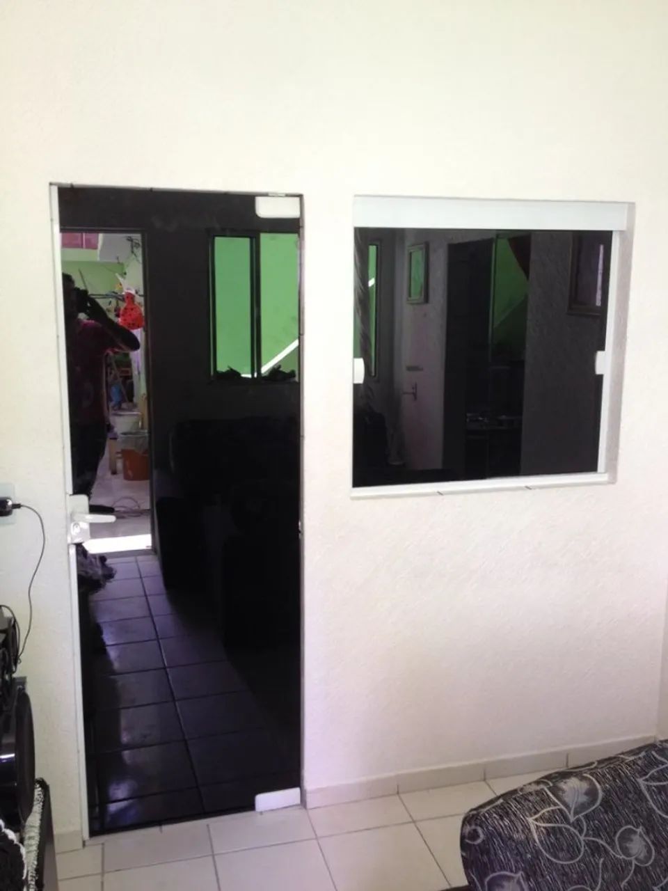 Porta pivotante de vidro Fume 2,10x80 Usada  - Foto 3
