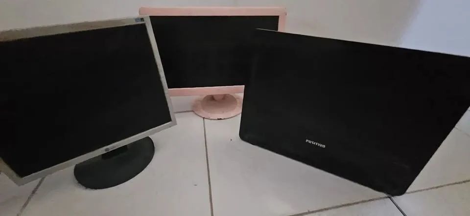 3 Monitores (AOC, LG, e Positivo) (2x 18,5' e 17') 