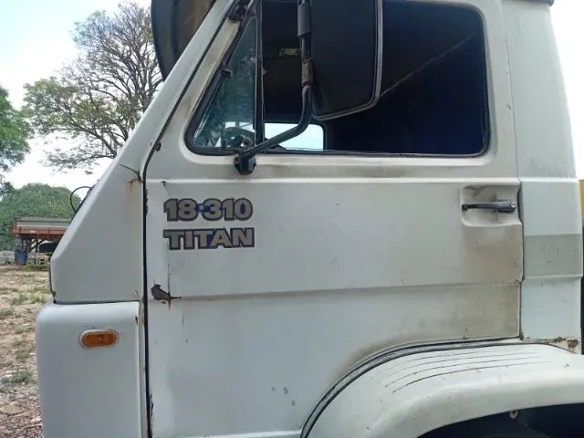 VW TITAN 18310 ANO 2003