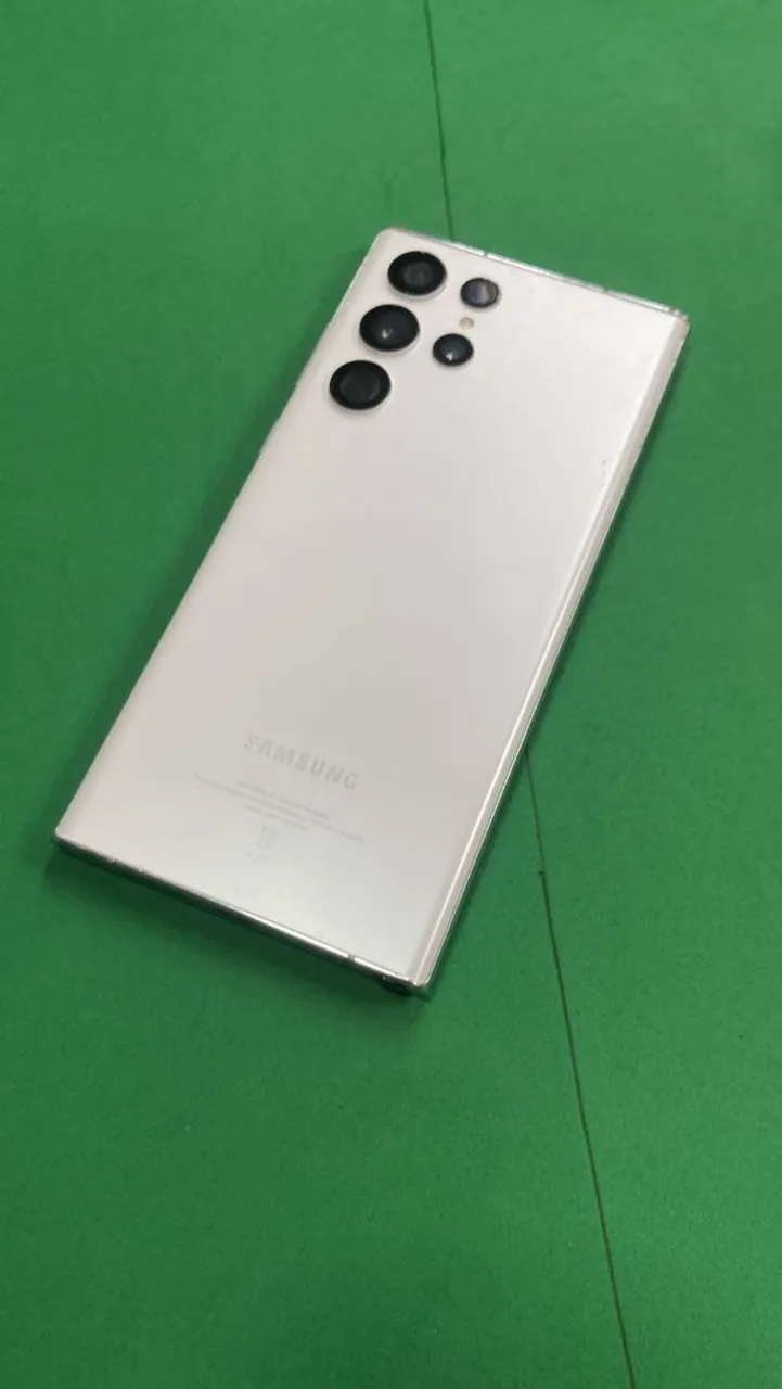 Samsung S22 ultra 512 GB $1800