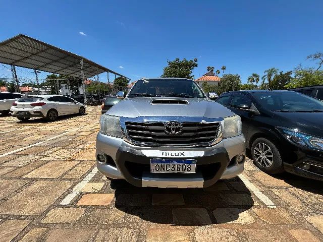 Toyota Hilux CD SRV D4-d 4X4 3.0 TDI Diesel AUT 2015 - Foto 2