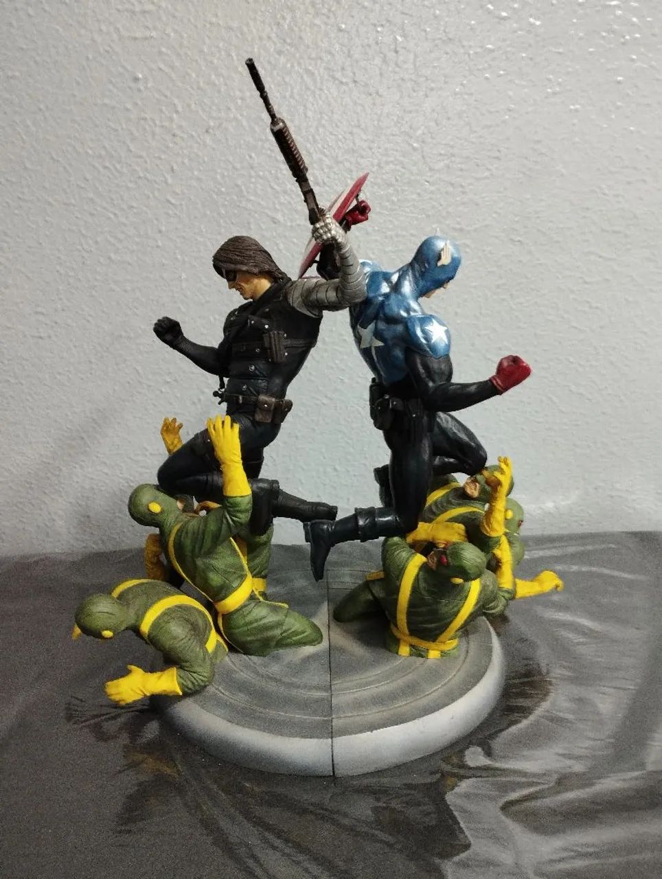 Action Figure Marvel - Bucky Barnes e Capitão América - Foto 2