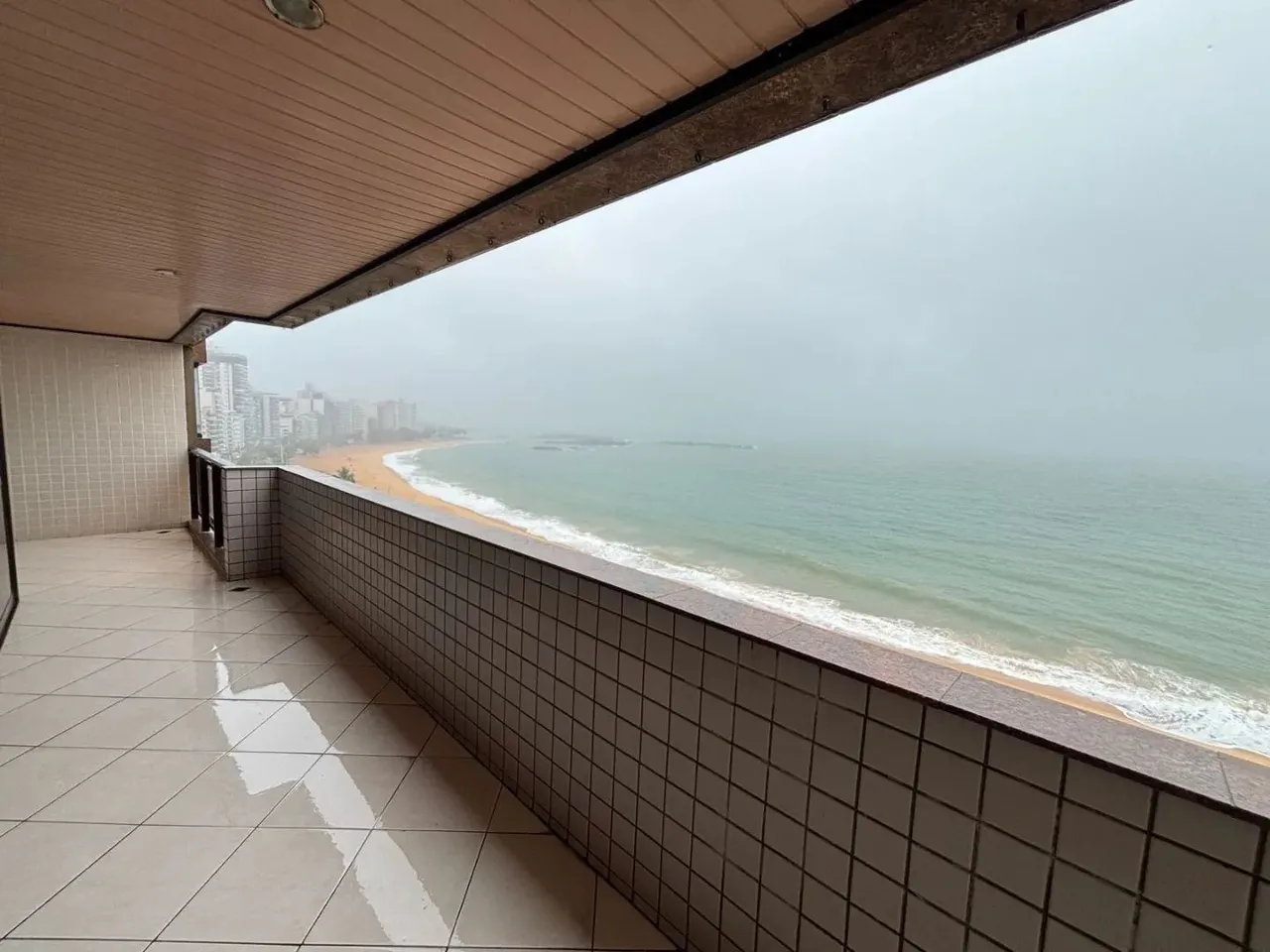 Imóvel para aluguel possui 200 metros quadrados com 4 quartos em Praia da Costa - Vila Vel