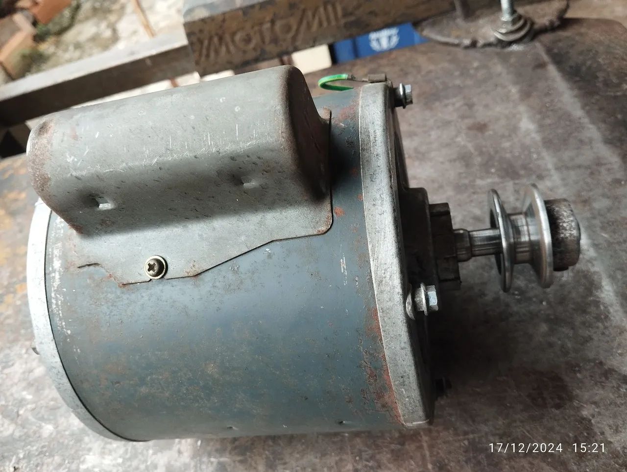Vendo este Motor Elétrico  de  1/2  - Foto 4