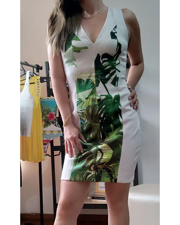OPORTUNIDADE! Vestido branco com estampa tropical