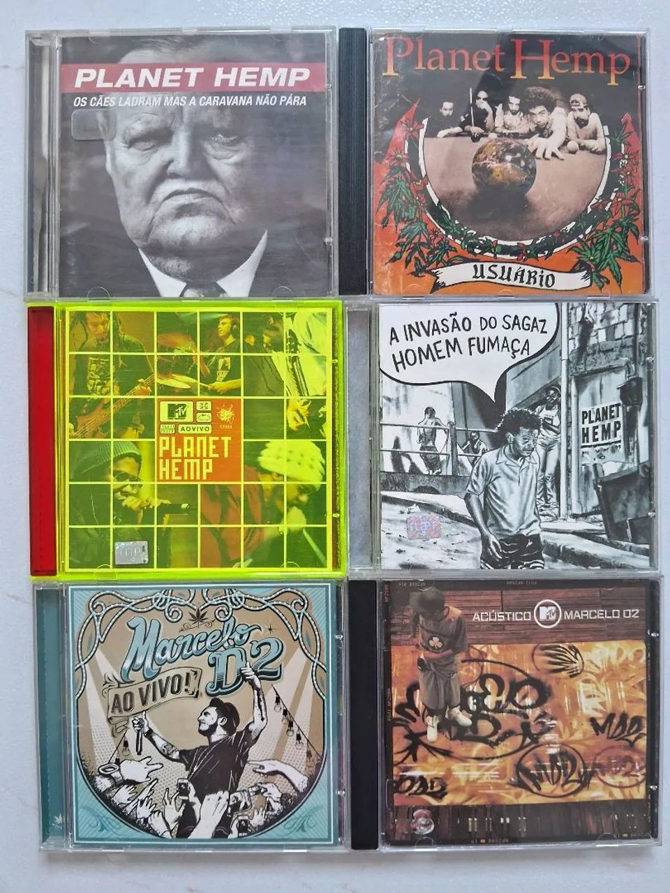 Coleção de CDs do Planet Hemp e do Marcelo D2