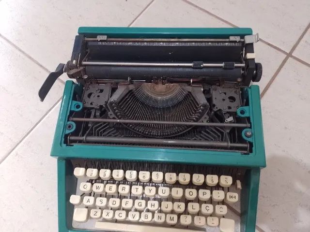 Máquina de escrever Olivetti Dora - colecionadores64861128559490125