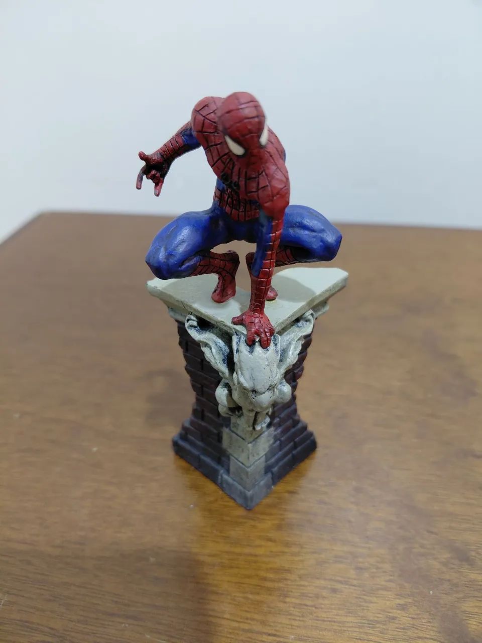 Homem-Aranha no telhado - miniatura eaglemoss 