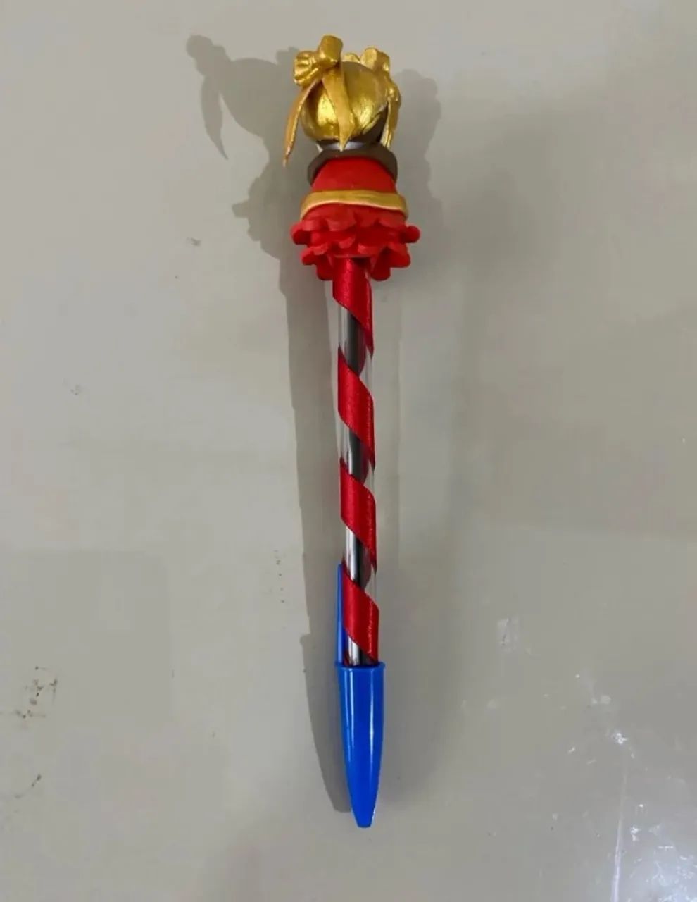 Caneta Decorada com Detalhes Exclusivos - Orixá Iansã - Foto 2