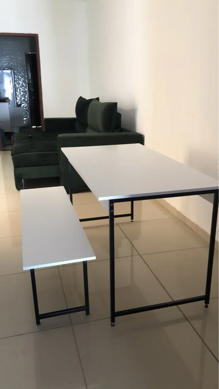 Mesa de Jantar Branca com Tampo de Madeira