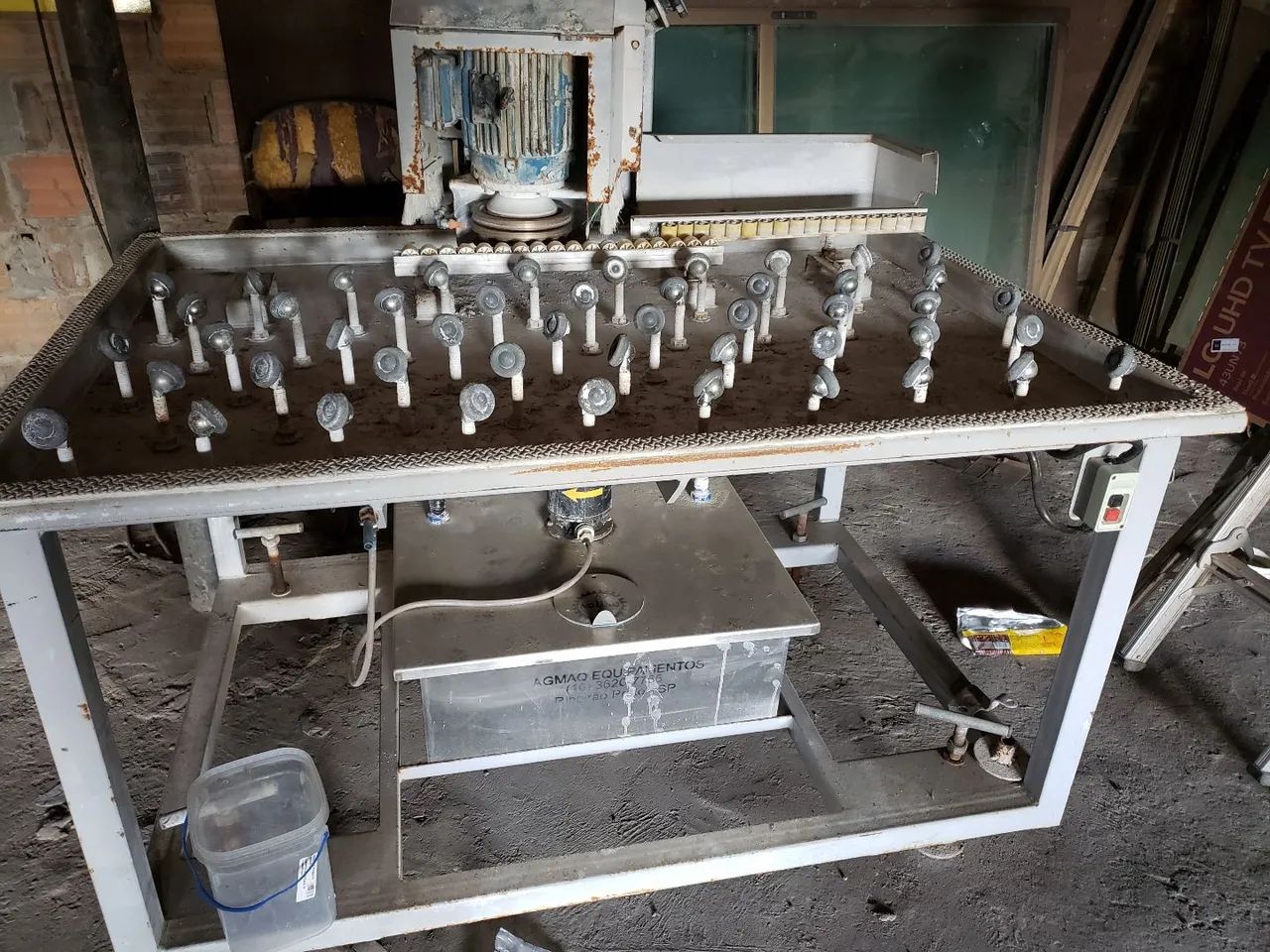 Máquina para polimento de vidro