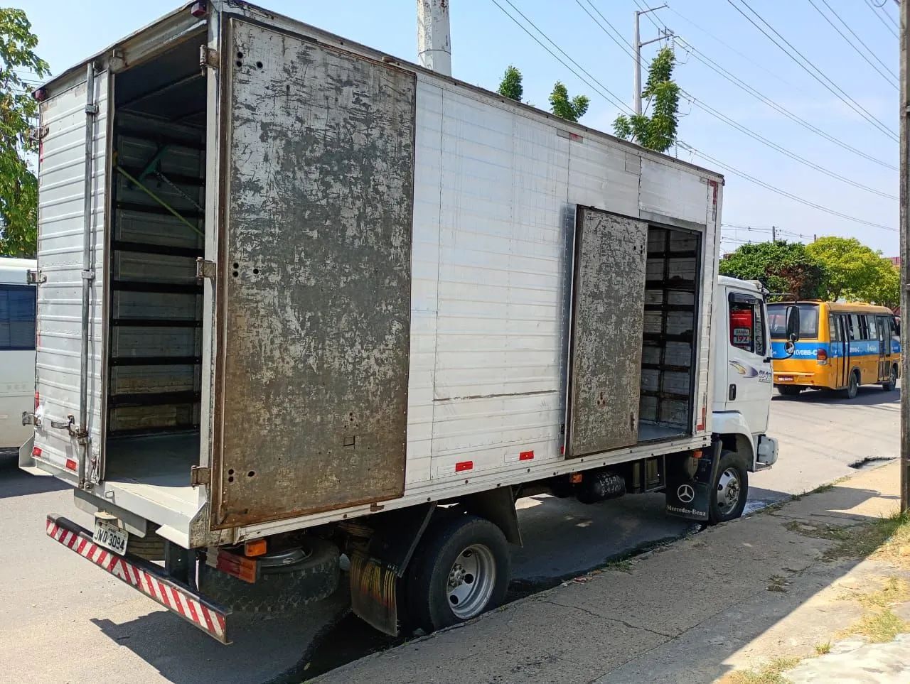 FAZEMOS FRETES E MUDANÇAS  - Foto 2