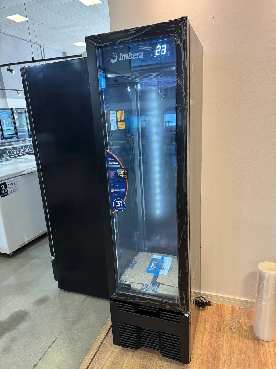 Cervejeira Slim porta vidro 230 litros full black 