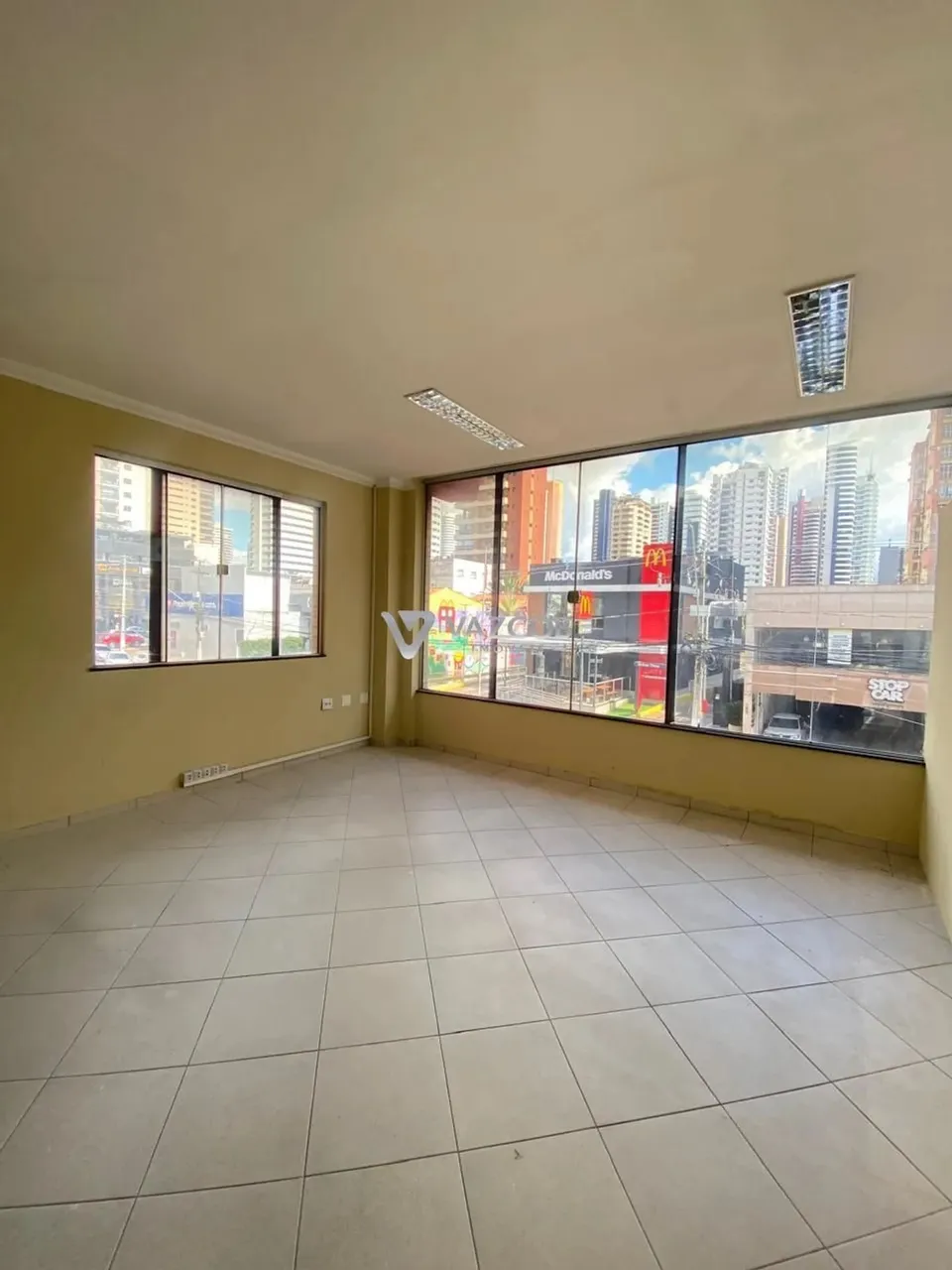 Prédio comercial na Rua Antônio Barreto