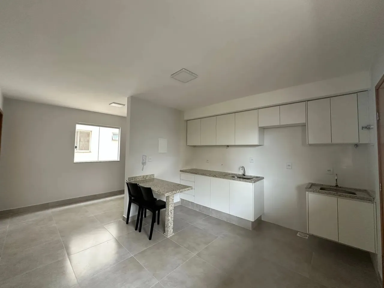 Kitnet com 1 Quarto para alugar, 27m² - Setor Bougainville - Anápolis - GO