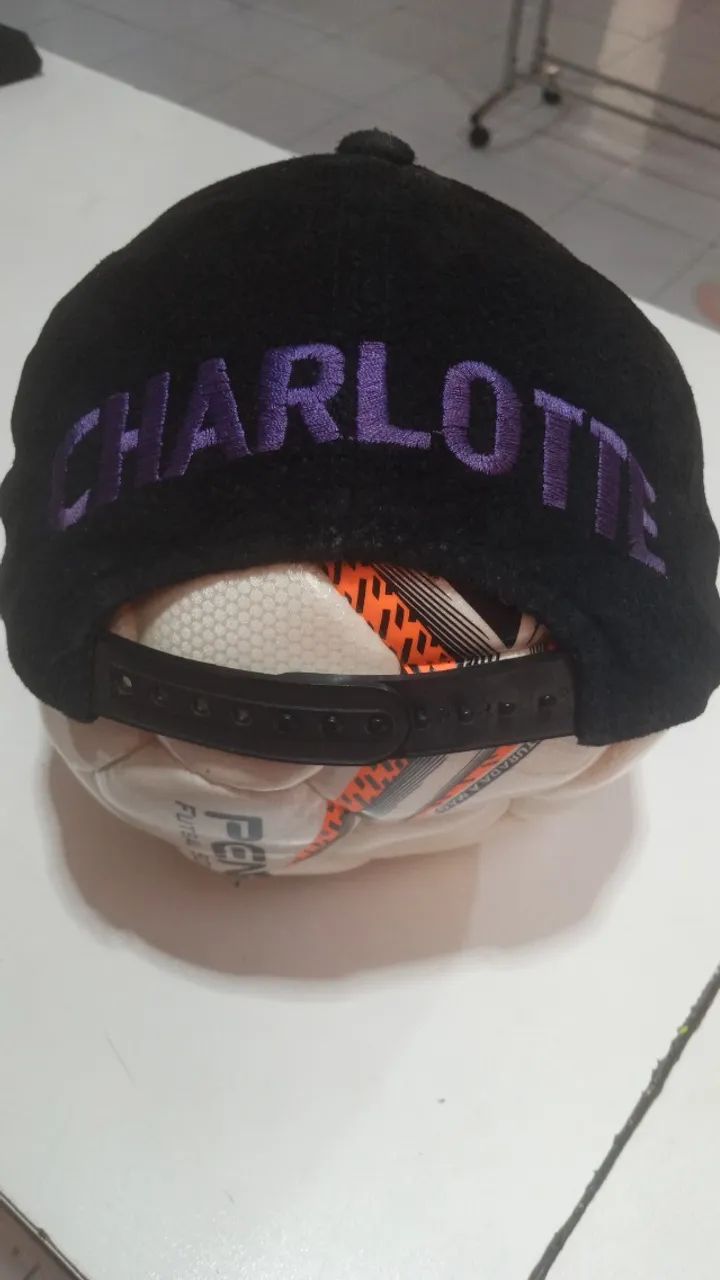 BONÉ CHARLOTE HORNETS CAMURÇA  ANTIGO  - Foto 3