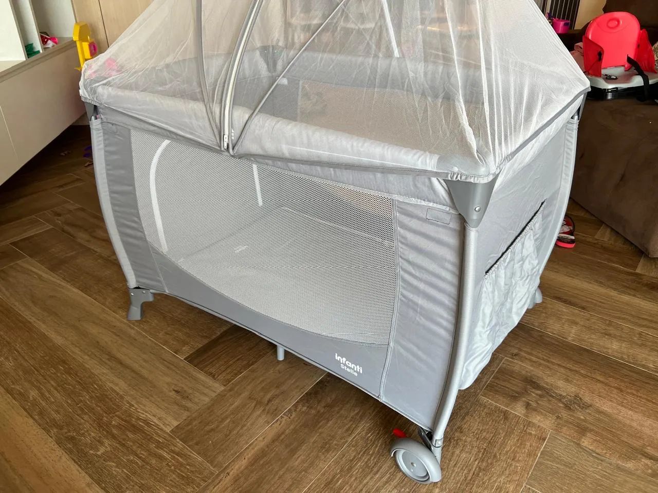 Berço Portátil Infantil com Mosquiteiro - Novo