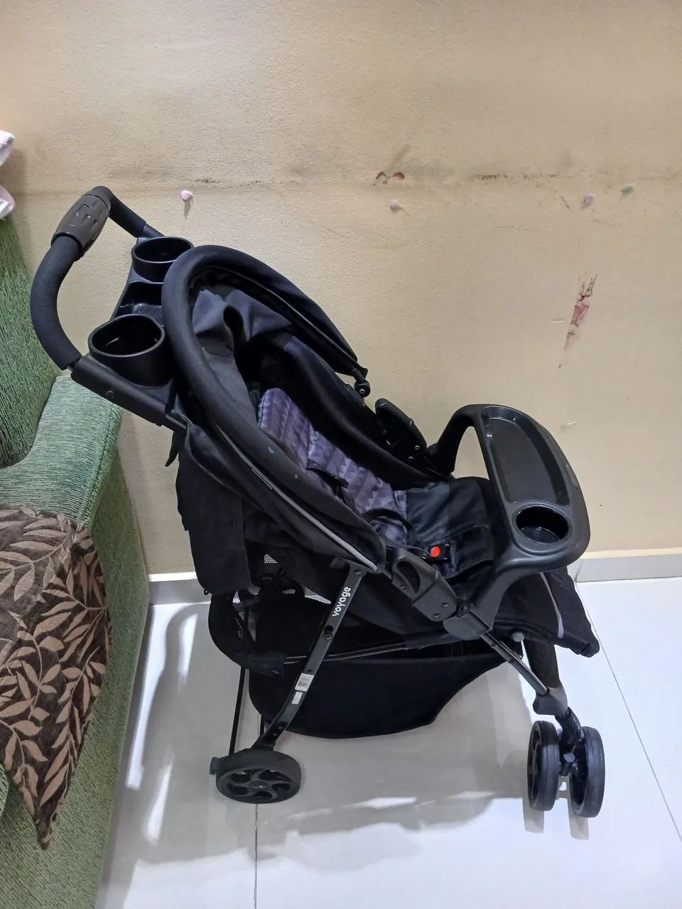 Carrinho de bebe voyage spot semi novo. - Foto 5