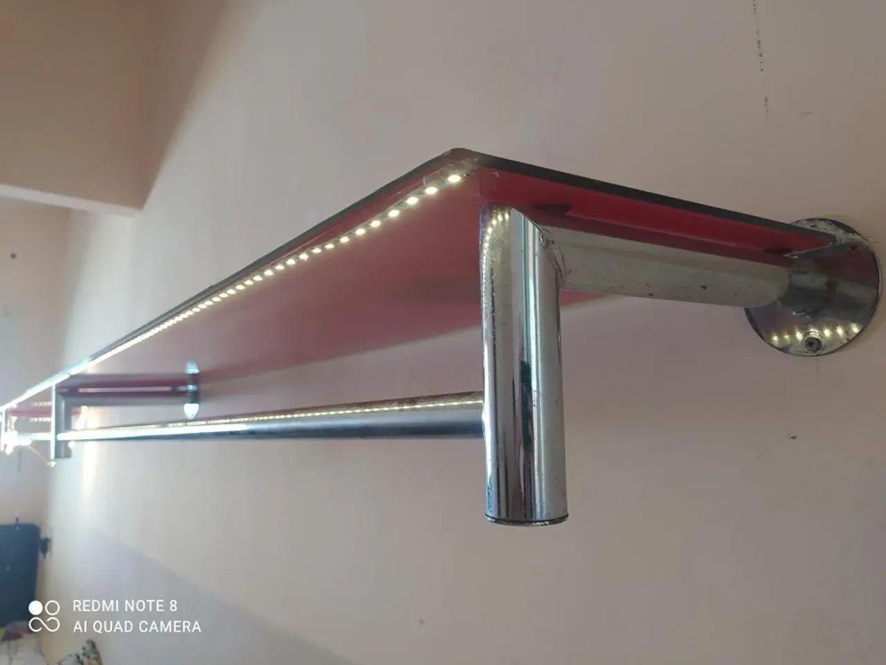 Prateleira em vidro com iluminação LED