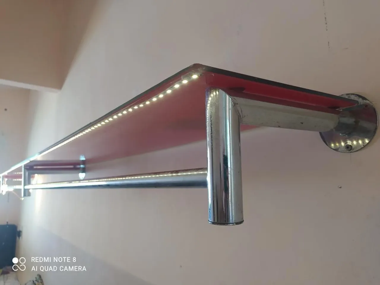 Prateleira em vidro com iluminação LED