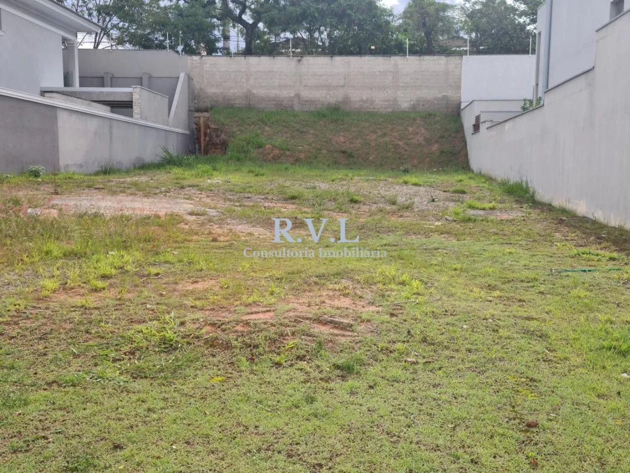 Excelente lote à venda em condomínio fechado em Atibaia-SP.