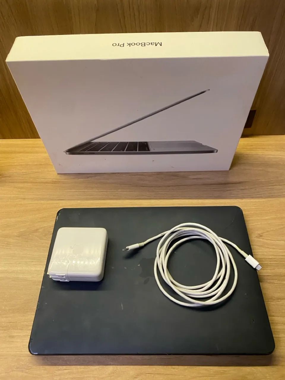 MacBook Pro 13 ( 2018) i7 16GB RAM HD 1 TB SSD - Top de Linha