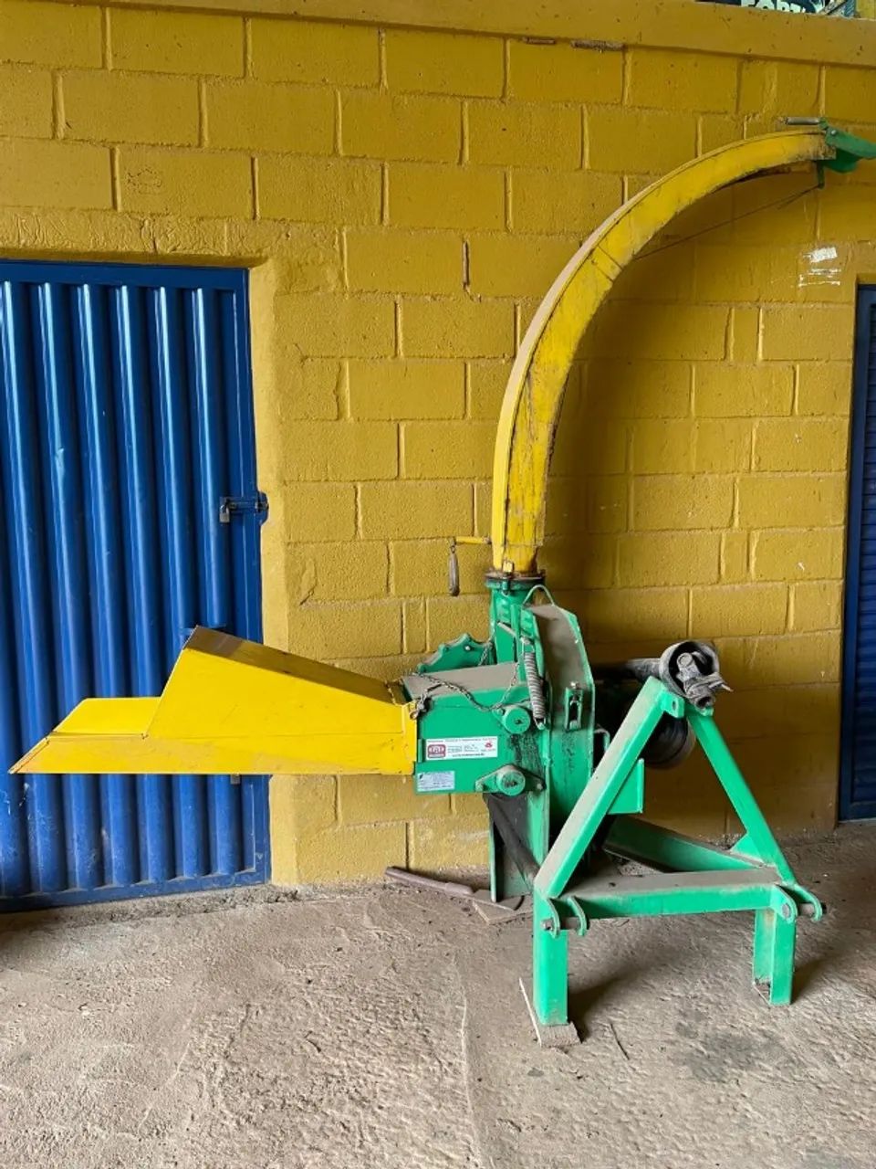 Picadeira de capim acoplável em trator