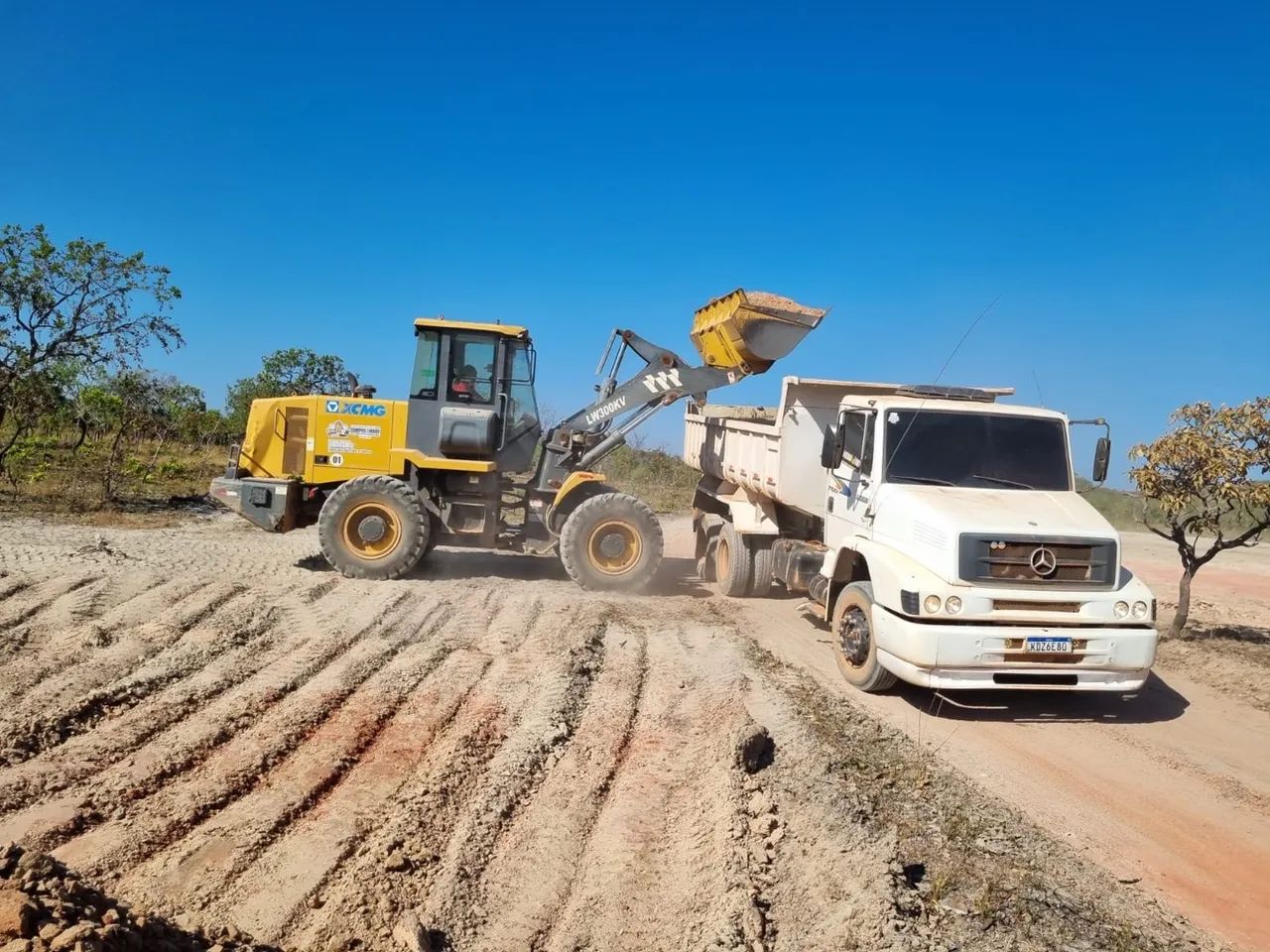Mb 1620 extra caçamba truck com ar condicionado  - Foto 3
