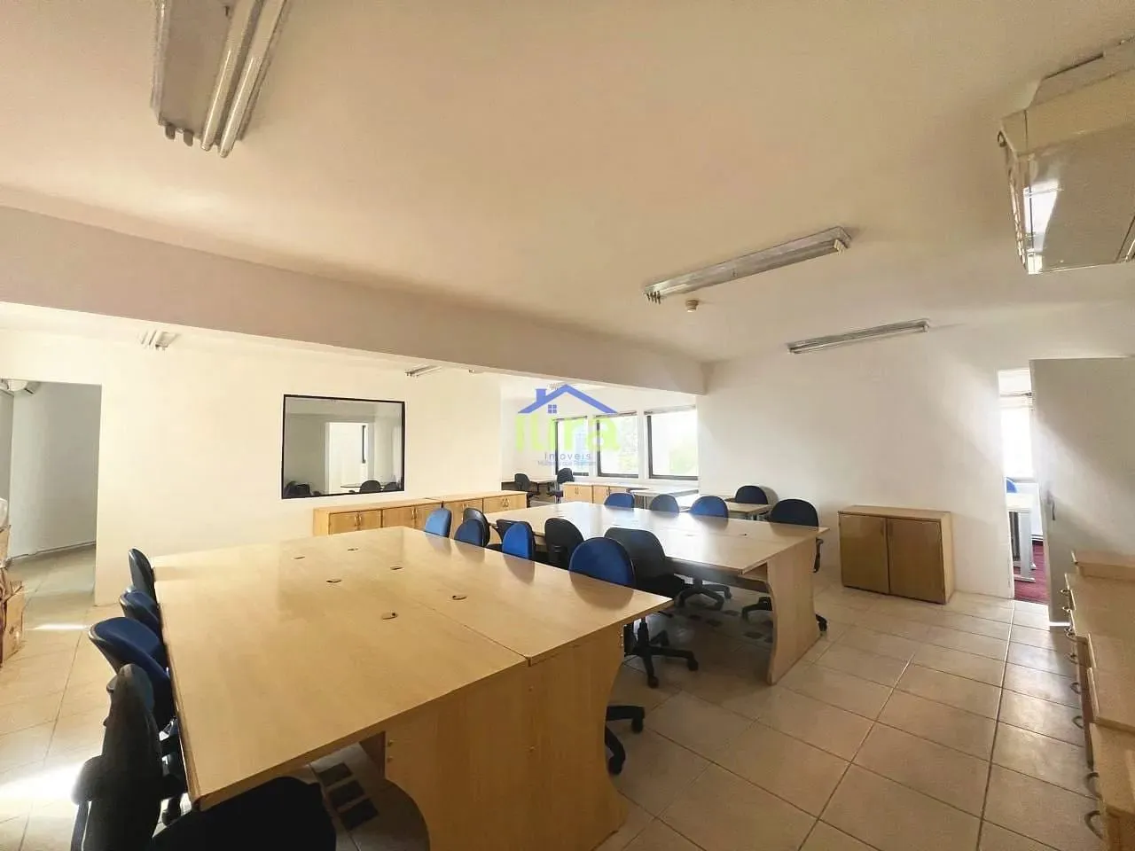 Sala para Locação e venda 300M², 4 Salas mobiliada com divisórias, copa, 4 vagas no Centro