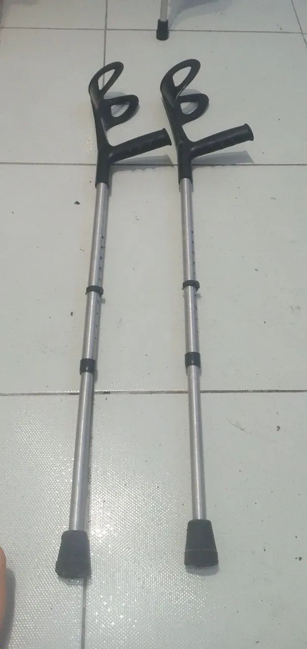 Par de muletas canadense