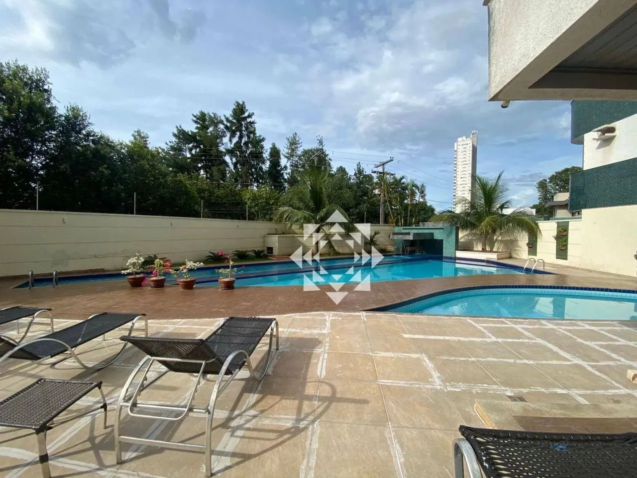 Apartamento com 4 dormitórios para alugar, 180 m² por R$ 6.000,00/mês - Plano Diretor Sul