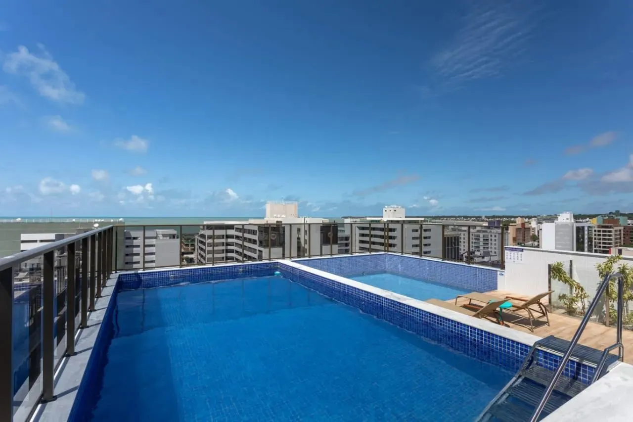 Alugo Apto novo em Tambaú, todo mobiliado e porcelanato, com 1 quarto, a 3 ruas da praia.