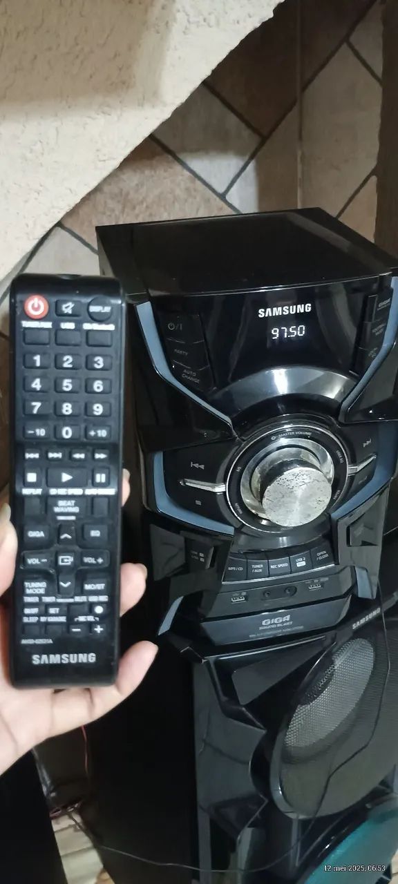 Samsung GIGA SOUND BLAST semi-usado - Foto 2