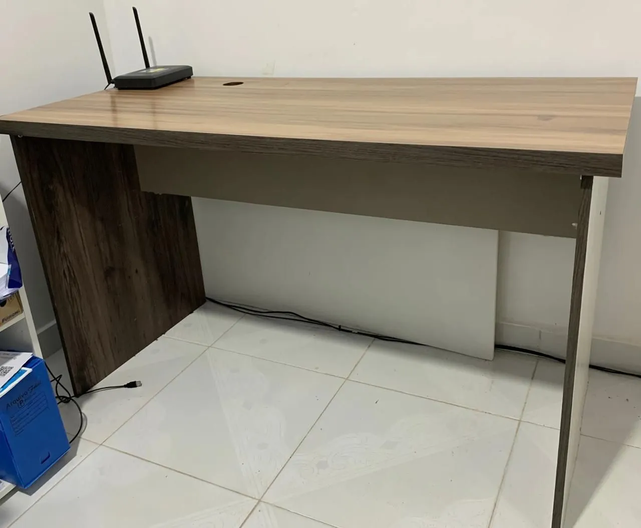 Mesa de escritório funcional e elegante