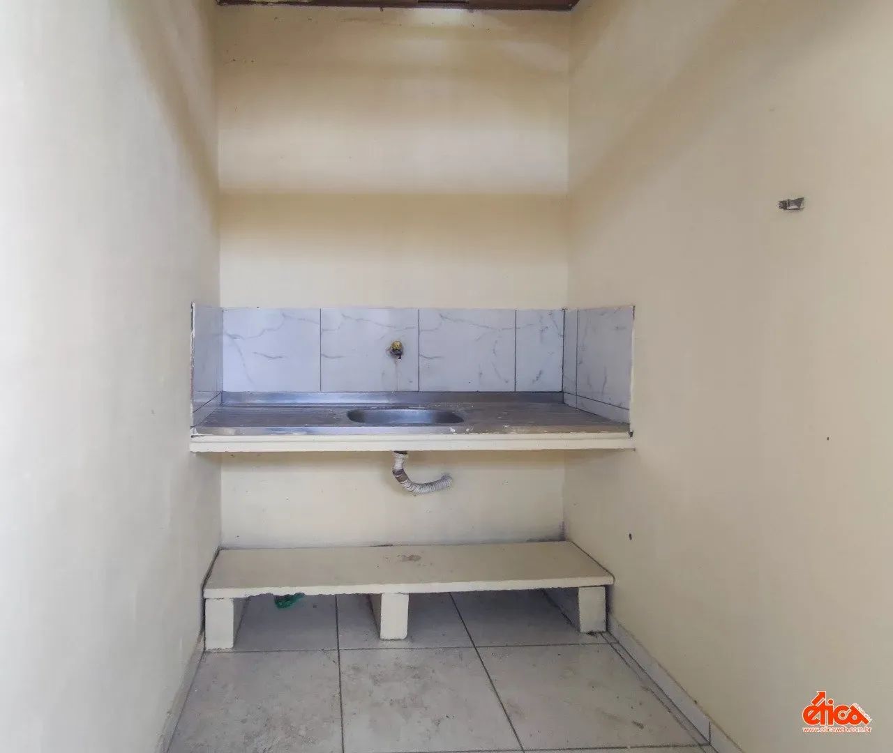 Galpão medindo 300,00m² pé direito 6,00m - Foto 10