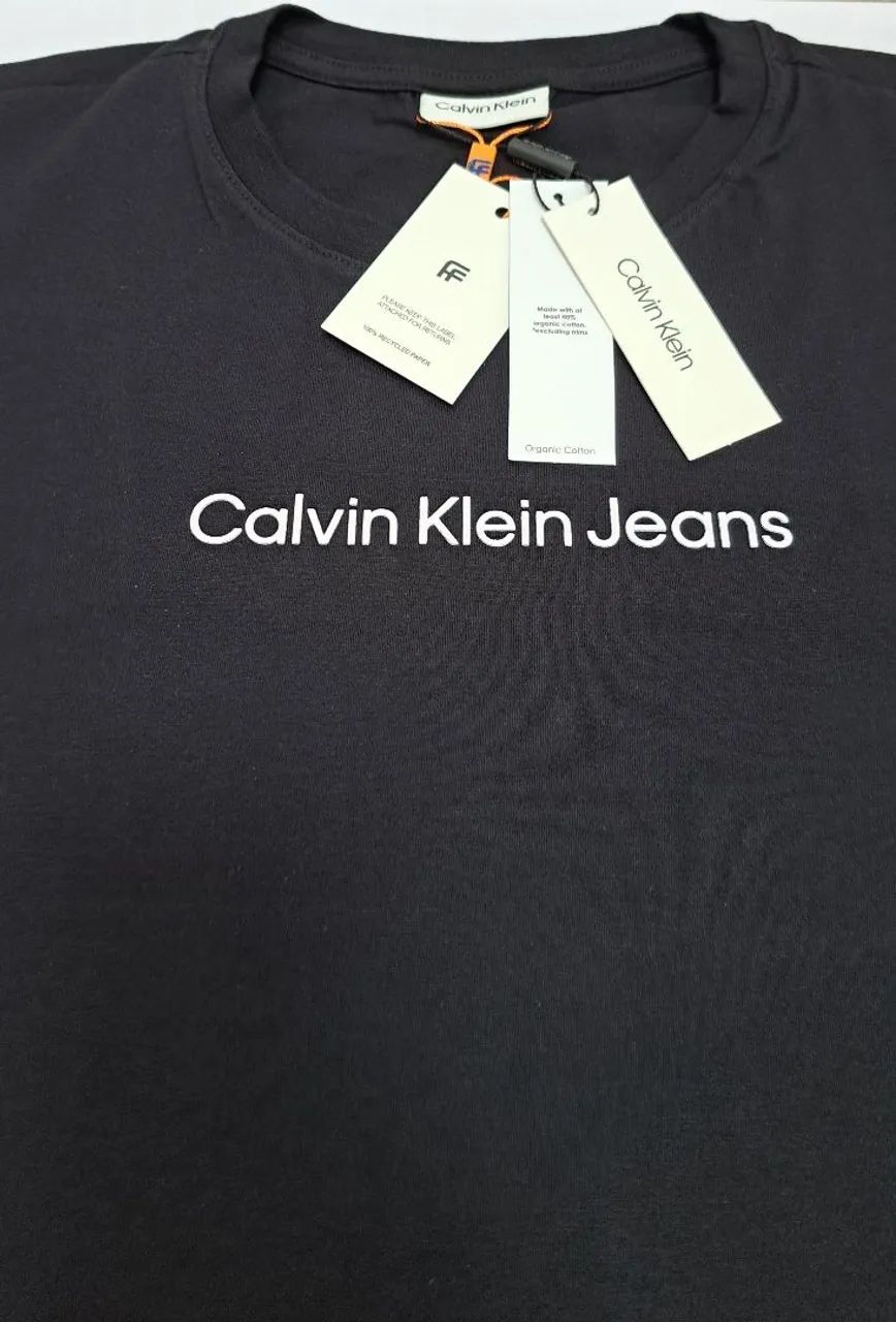 Camiseta clássica Calvin Klein - Preta - Foto 5