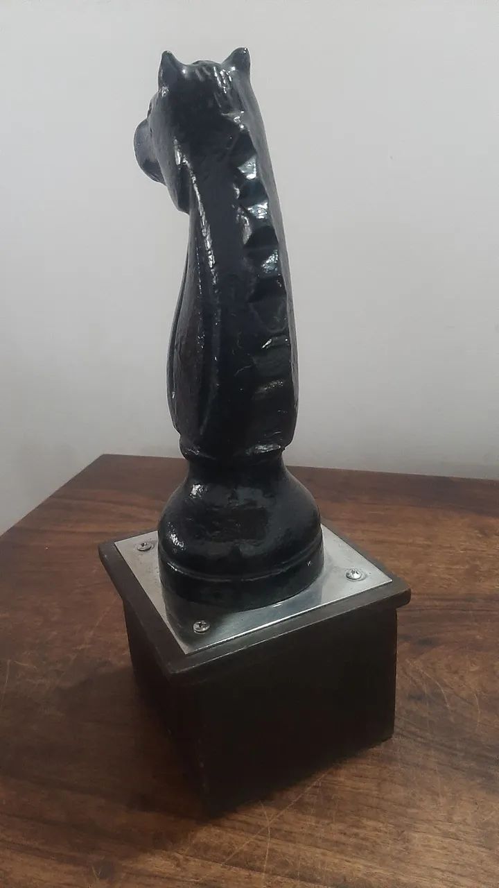 Escultura de Cavalo Decorativa - Foto 4