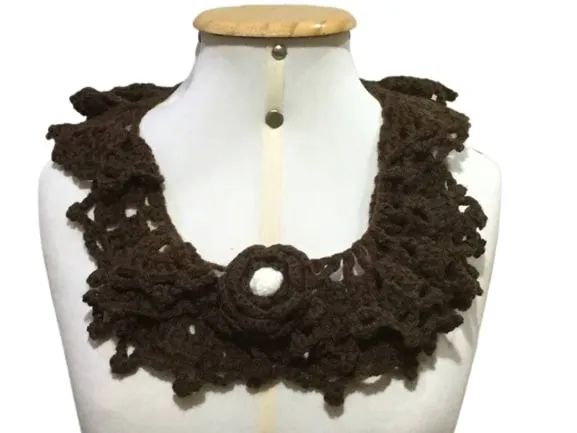 Gola Golinha De Crochê Artesanal De Lã Marrom - Foto 4