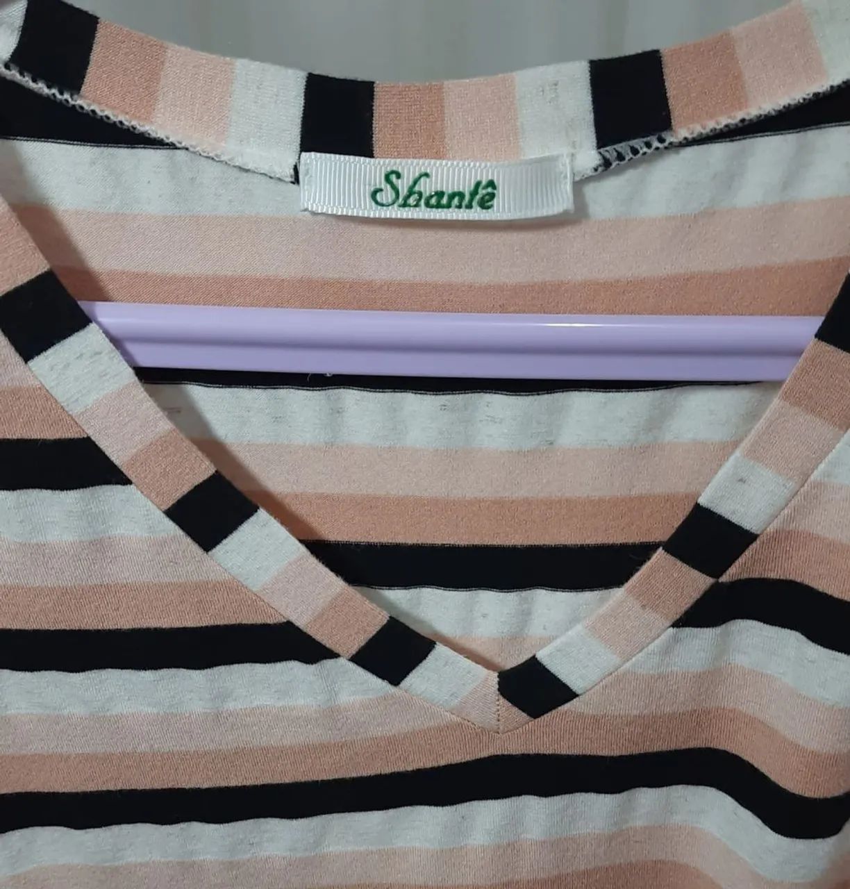 Blusa listrada com nó frontal - Feminina - Foto 3