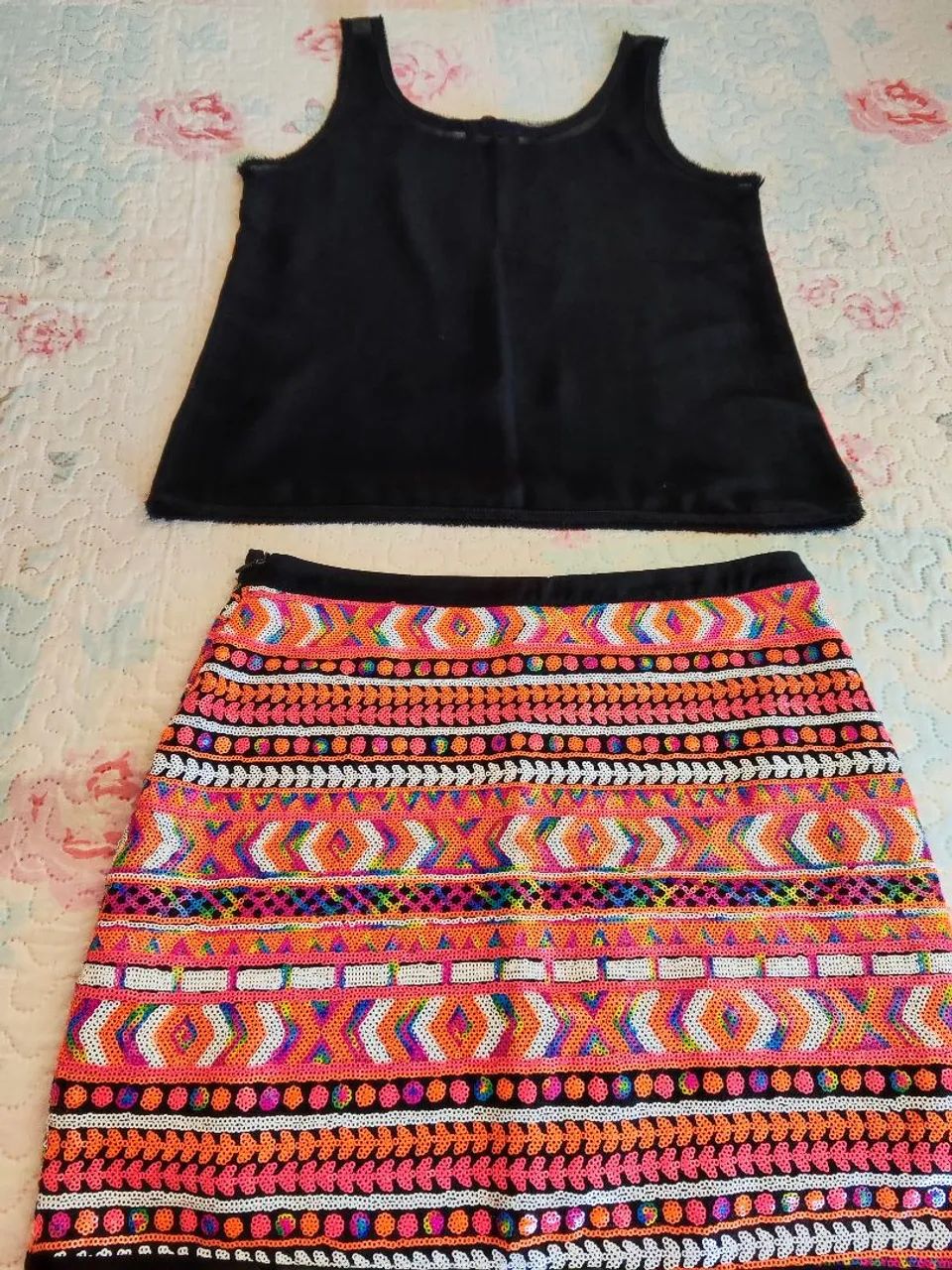 Vendo Conjunto de blusa e saia - Foto 2