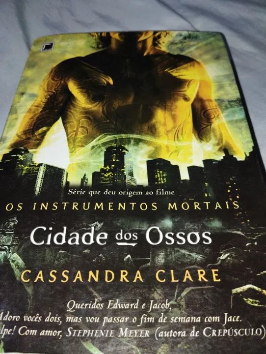 Livro Cidade dos ossos