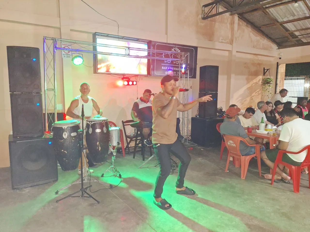 DJ profissional com som e iluminação  - Foto 5