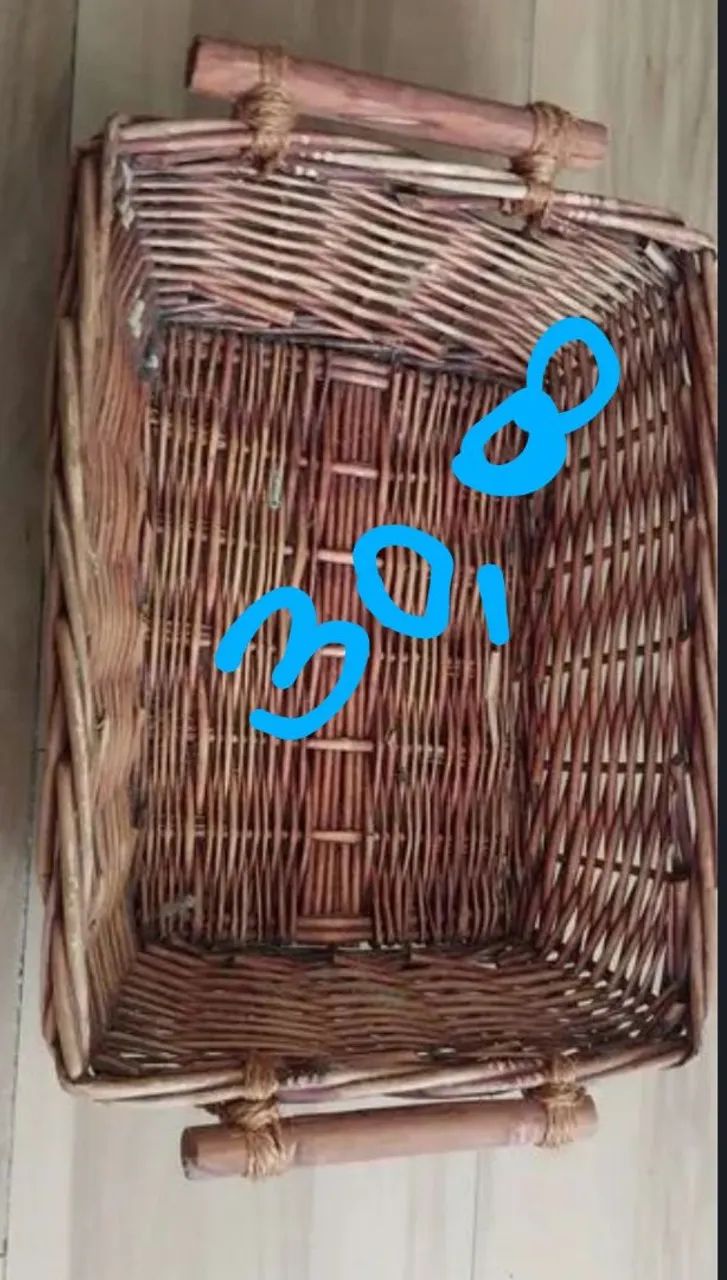 Cestos para decoração ou bandeiras. Uma de vime cor indiana e outra,redonda de Taboa. - Foto 4