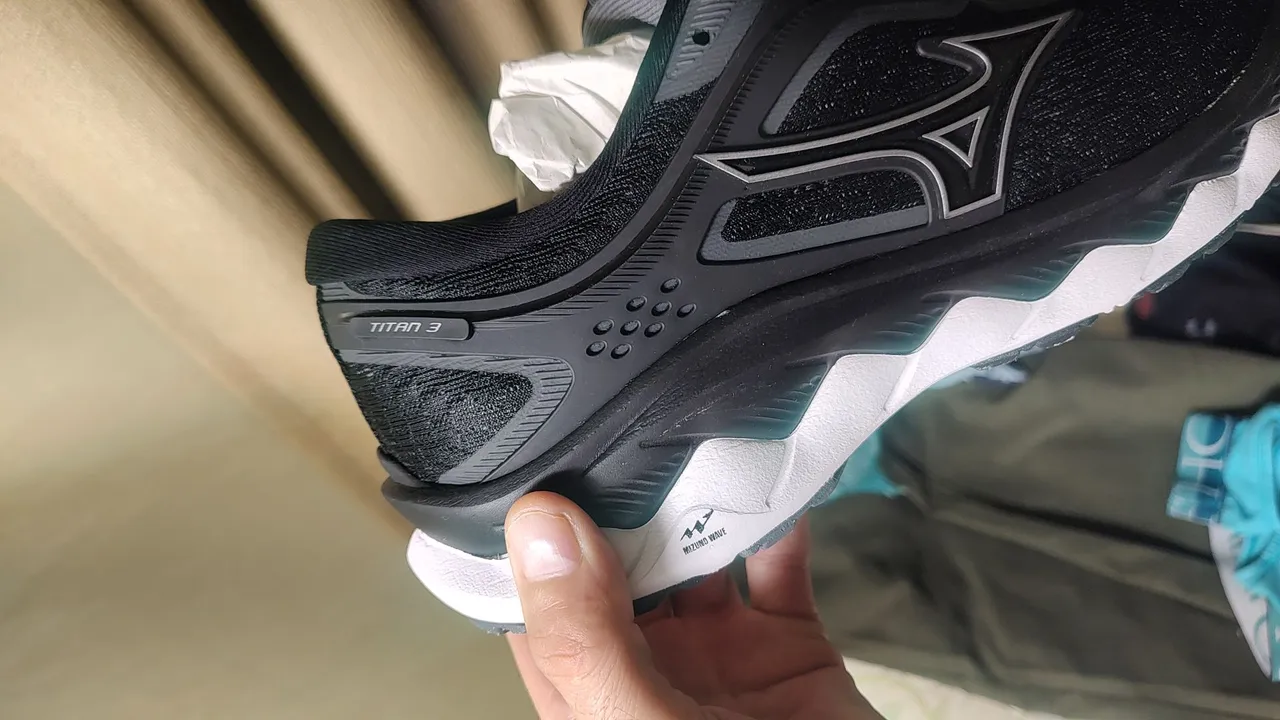 Mizuno Wave Titan 3 - Preto original aceito troca por celular