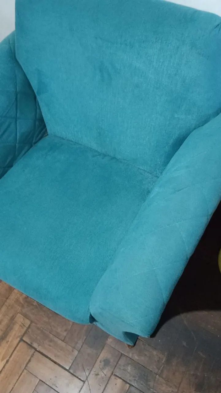Poltrona azul linho ótimo para estudo e quarto ou sala de visitas 