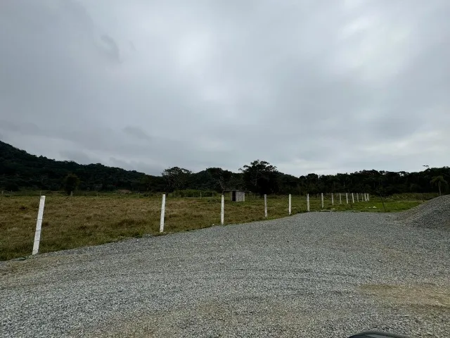 Terreno com 2.700 metros quadrados