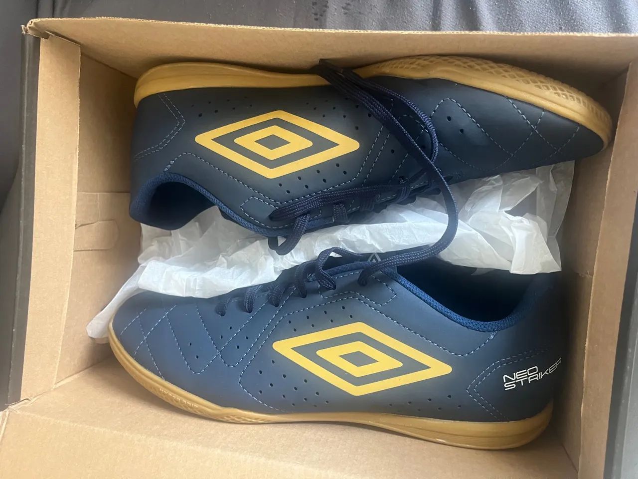 Tênis chuteira Umbro tam 42 - Foto 4